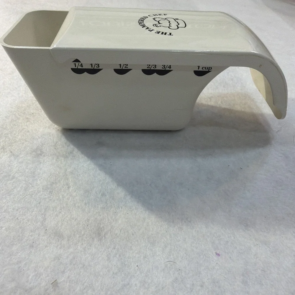 Pampered Chef Adjustable Sliding Measuring Cup White Vintage 1/4-1 Cup